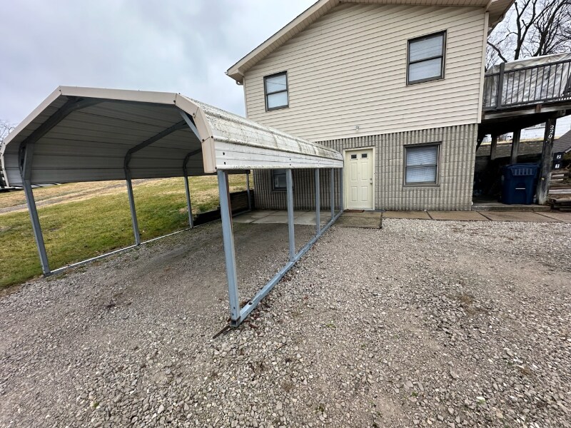 220 W Post St Unit 220 Post Street Apt. 1, Bloomfield, IN 47424 Room