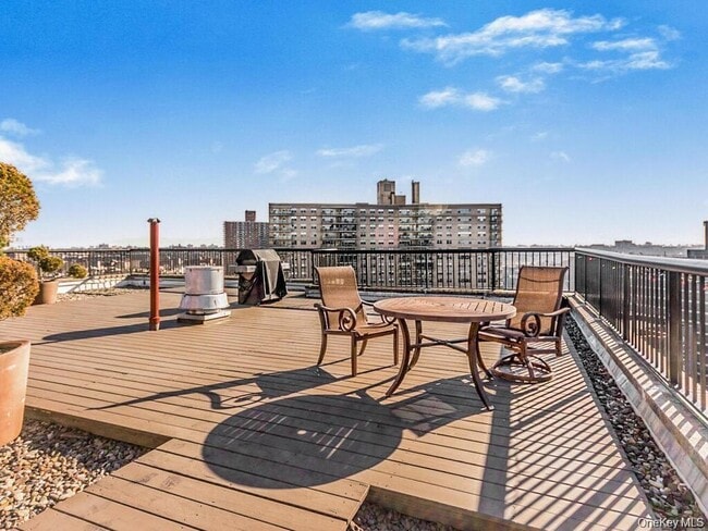 Building Photo - 2287 Johnson Ave