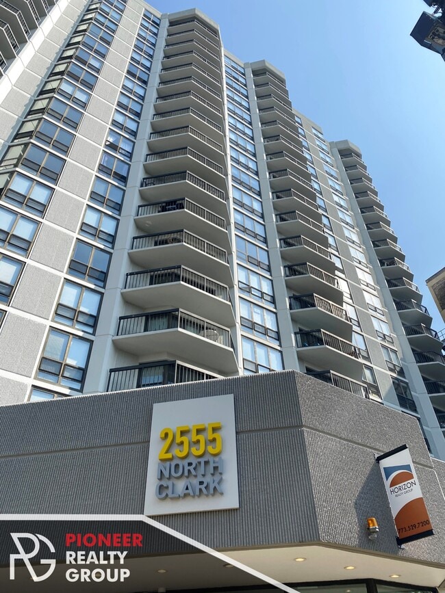 Foto del edificio - 2551 N Clark St