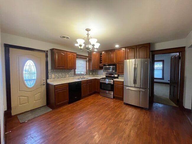 Building Photo - 322 Chestnut St