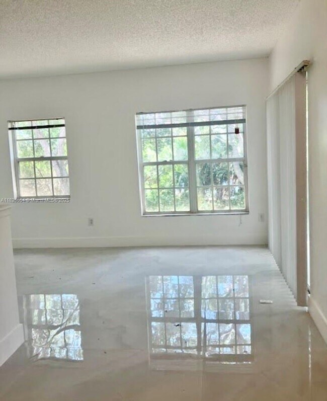Foto del edificio - 10324 Fox Trail Rd S