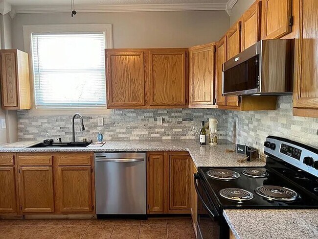 Foto del edificio - 2 Bedroom 1.5 Bath for rent in College Hill!