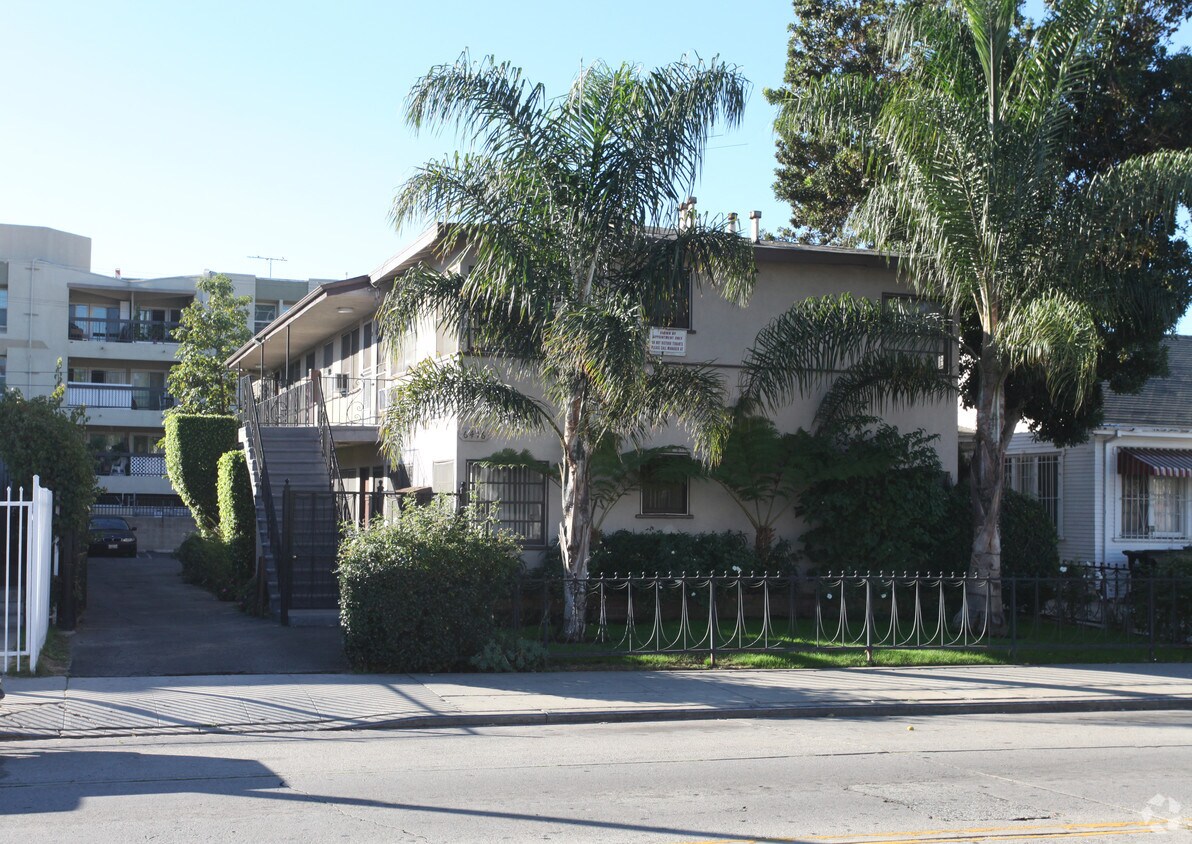 Primary Photo - 6416 Fountain Ave
