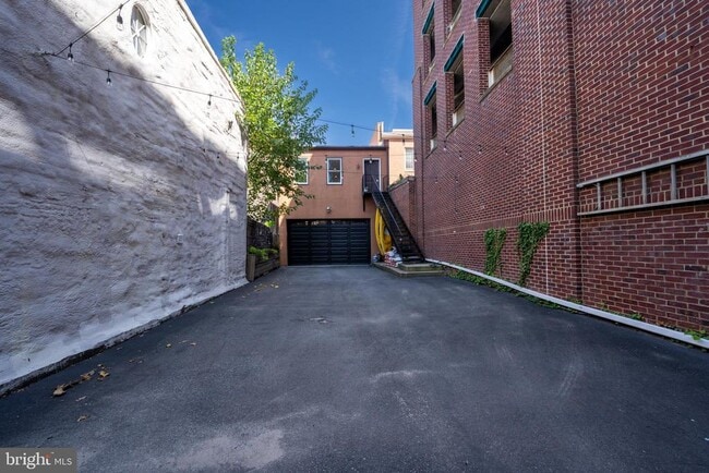 Building Photo - 840 S Bond St