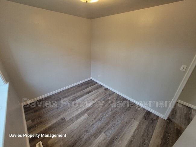 Building Photo - 10976-10124 124 St