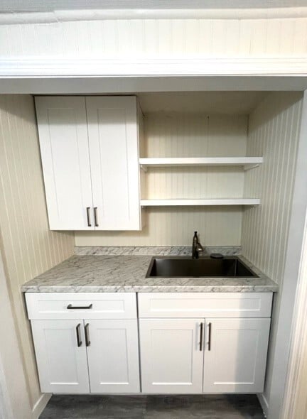 Kitchen sink - 2376 Case Ln