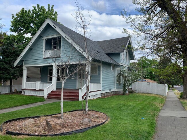 Building Photo - HALF OFF FIRST MONTHS RENT!!