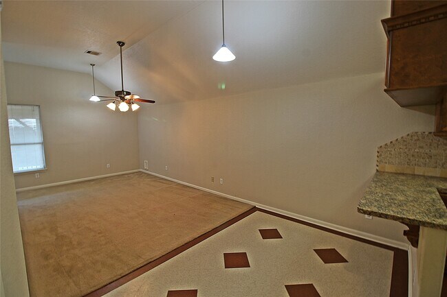 Foto del edificio - 8615 Sweetbrush Dr