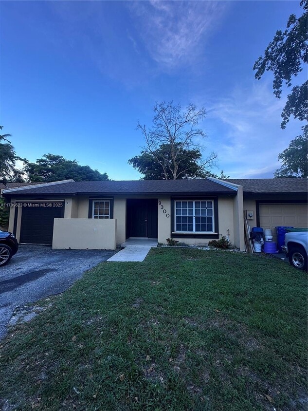Foto principal - 9300 E Elm Ln