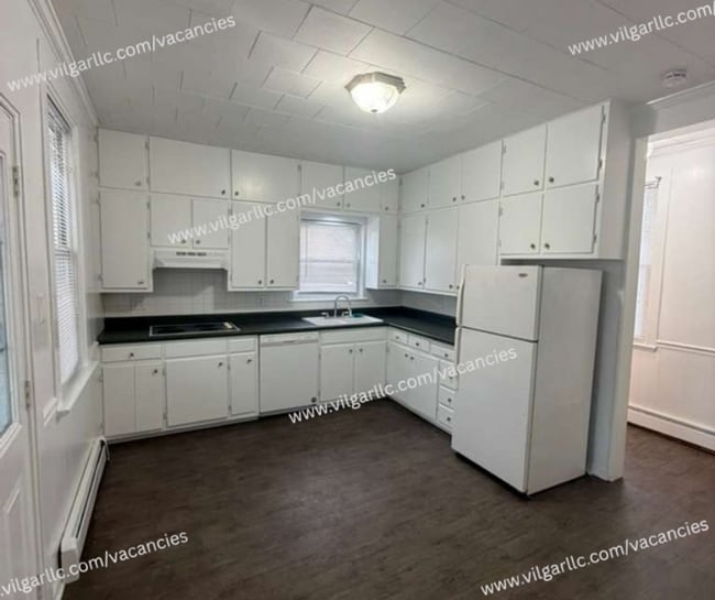 Building Photo - 136 Matteson St