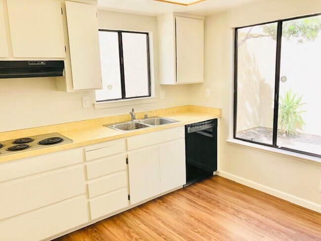 Building Photo - Very nice 2 Bd/2 Ba, 1500 sf Walnut Creek ...