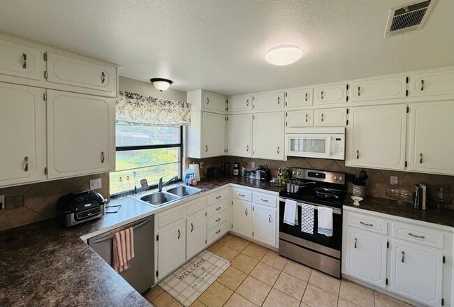 Foto del edificio - Beautiful 3-bedroom 2-bathroom house.