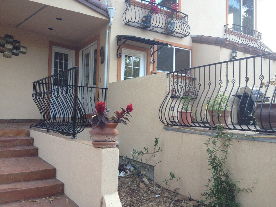 Entrance - 4137 Gregory St