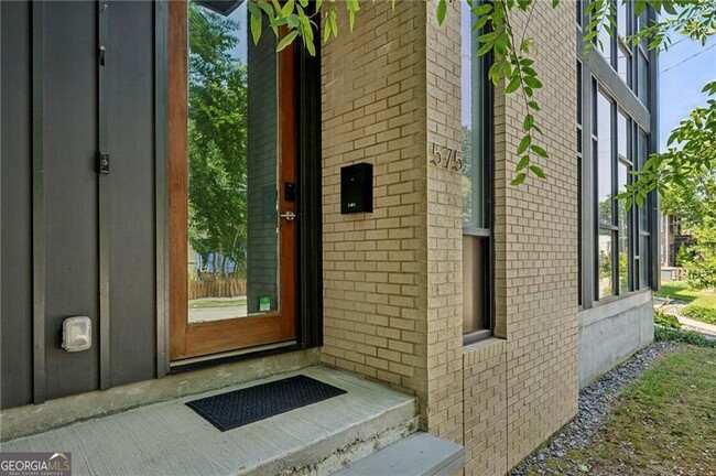Building Photo - 575 Highland Ave NE