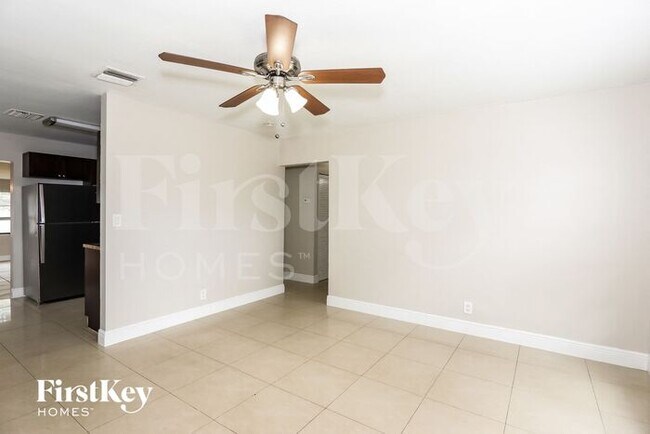 Foto del edificio - 1061 SW 31st St