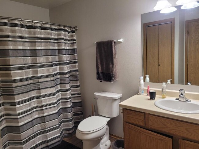 Building Photo - 451 Linden Dr