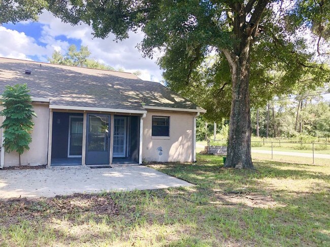 Foto del edificio - Cute 2/2 Duplex in Deland