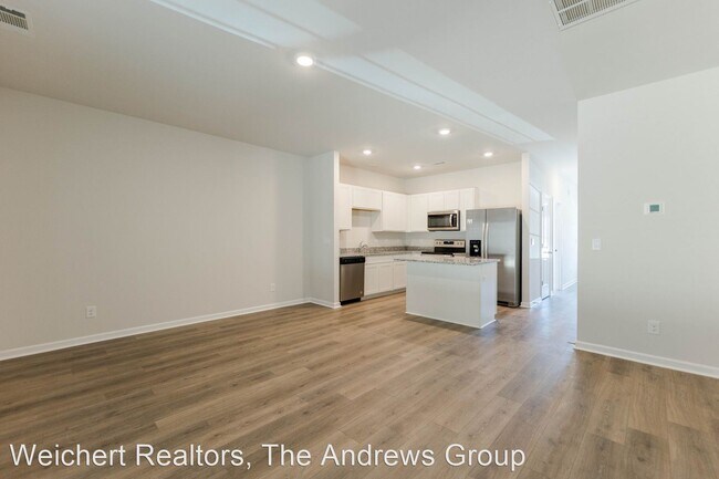 Foto del edificio - 3 br, 2 bath House - 127 Cecil Rd.