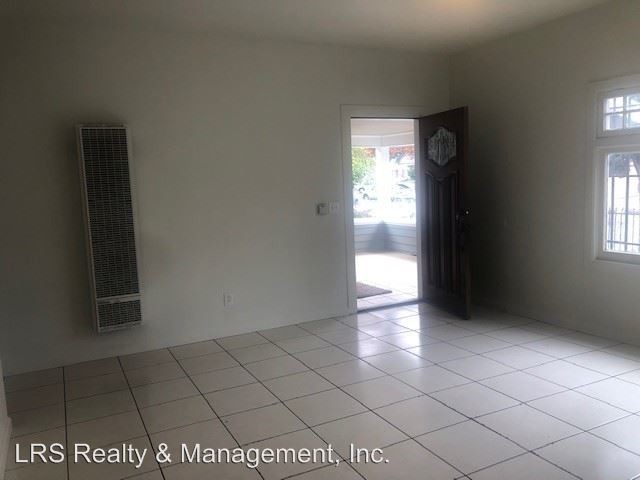 Foto del edificio - 723 1/2-711-712 W 41st St