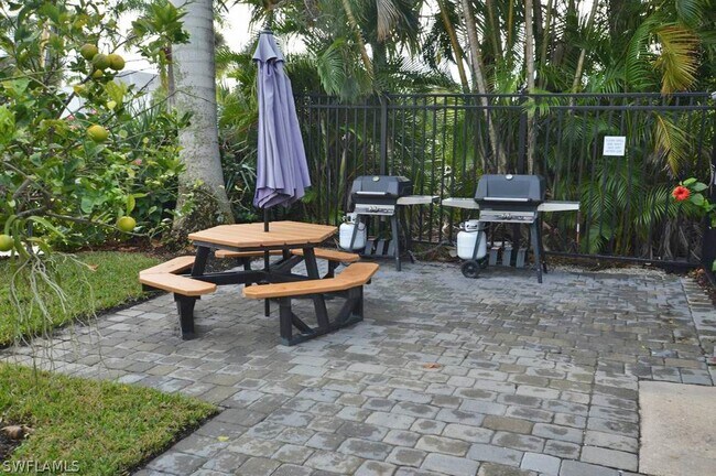 Foto del edificio - 1065 Gulf Shore Blvd N