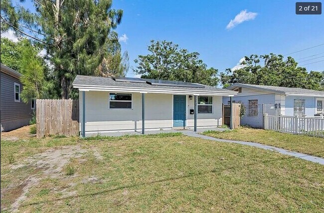 Building Photo - Home For Rent in St Petersburg!