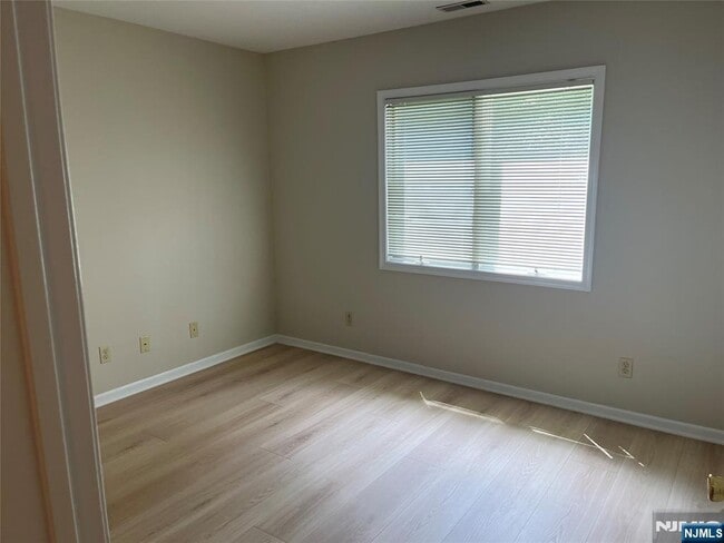 Building Photo - 118 Orchard Park