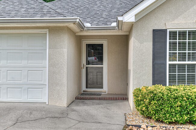 Foto del edificio - 790 Faircloth Commons Rd