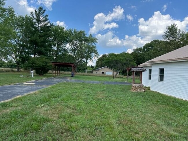 Building Photo - Beautiful home located in Crane!! Remodele...