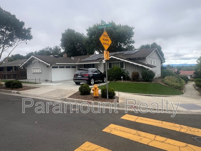Foto del edificio - 30407 Treeview St