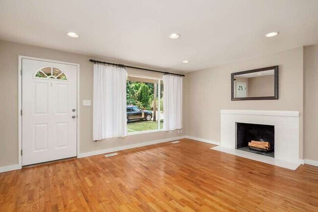 Building Photo - 2518 NE 178th St