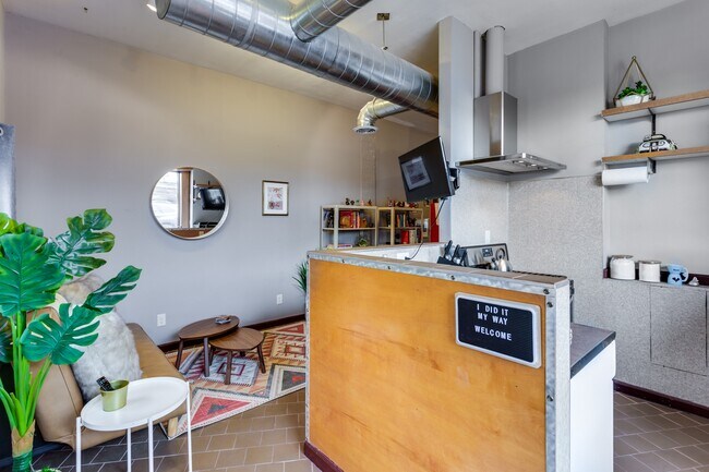 Foto del edificio - 2562 River Dr