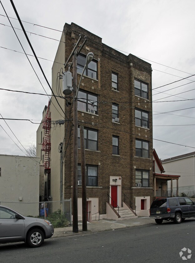 Building Photo - 25 Warner Ave