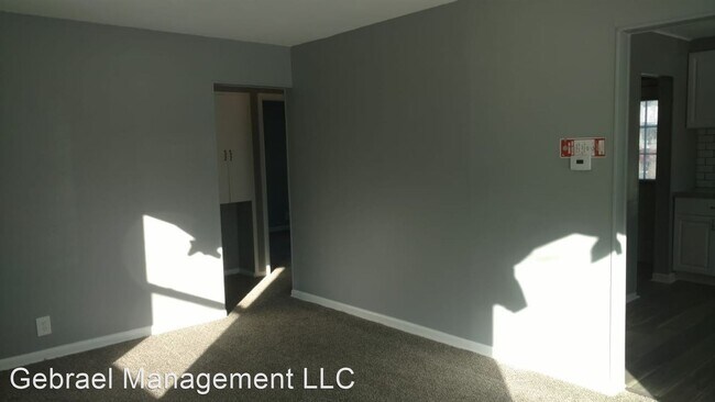 Building Photo - 1601 W Atherton Rd
