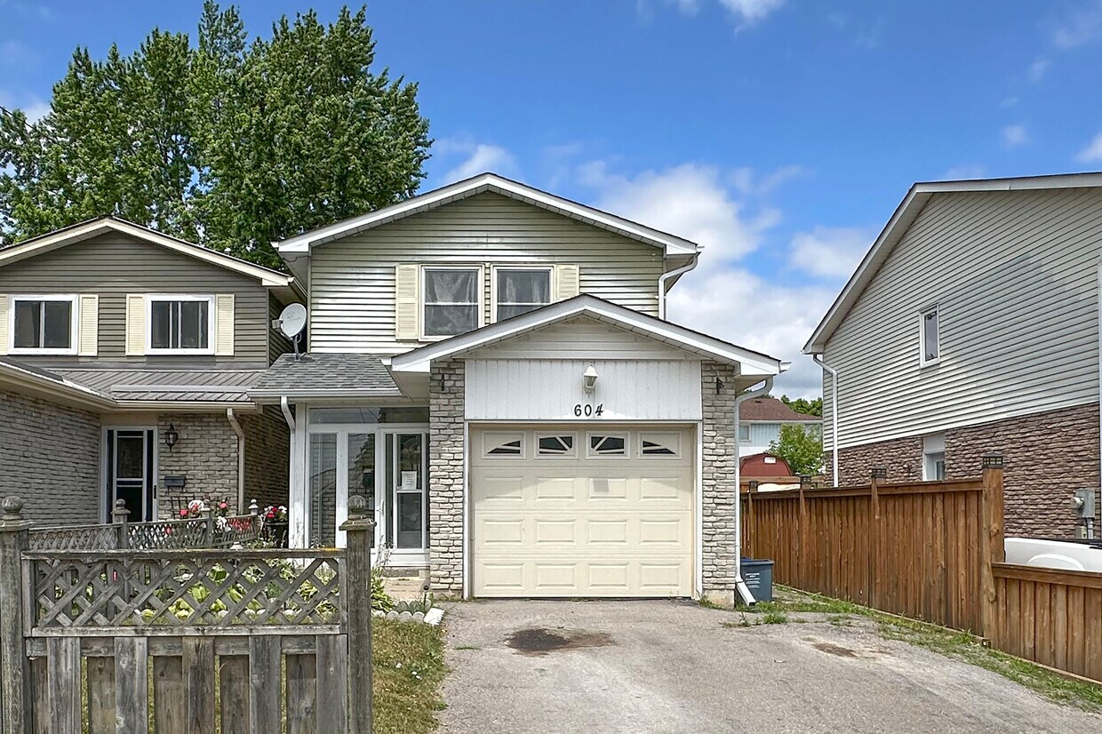 Photo principale - Excellent 3-Bedroom Whole Home for Rent in...