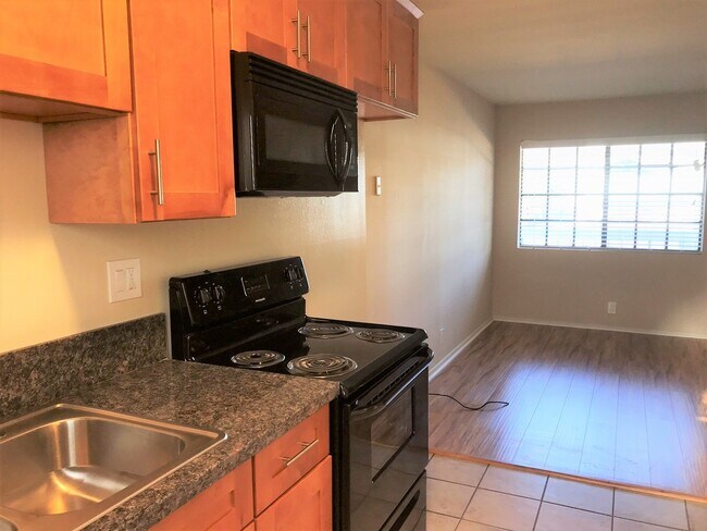 Foto del edificio - COMING SOON! Adorable studio in desirable Burbank area!