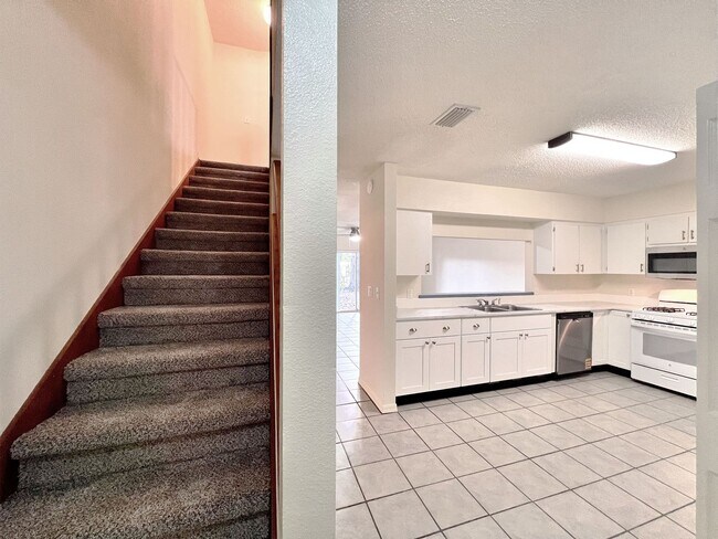 Foto del edificio - Two-Bedroom Townhome in Winter Haven