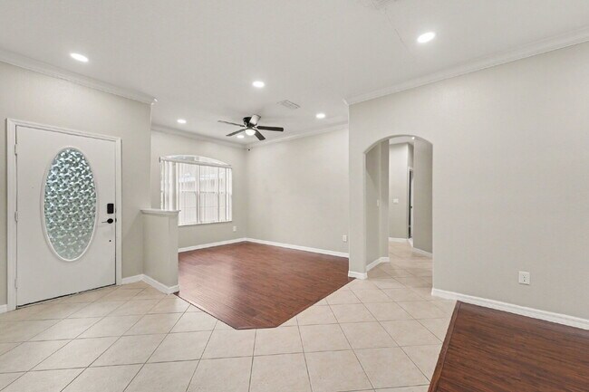 Building Photo - 2056 Clapper Tr