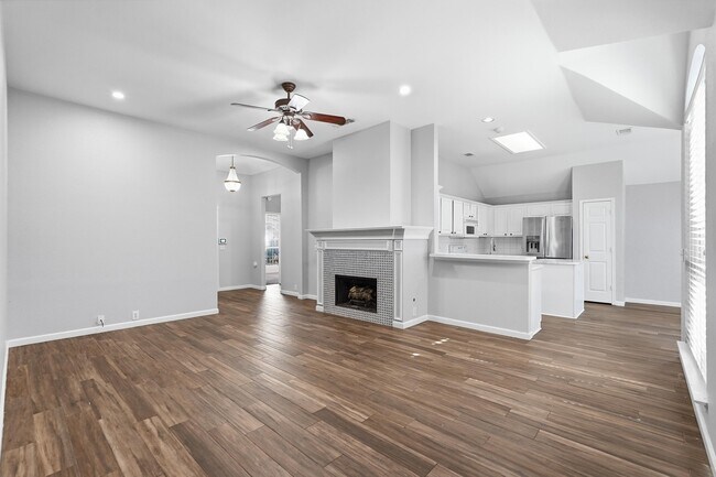 Building Photo - 1202 Defford Ln