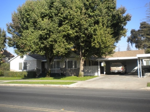 Primary Photo - 320 N M St