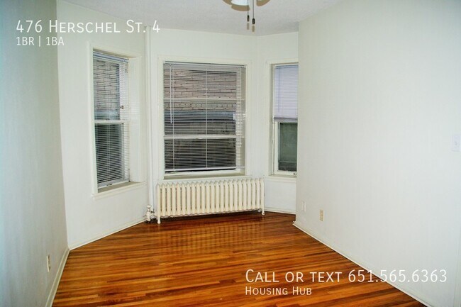 Building Photo - Cozy 1 bedroom near Midway and the green l...