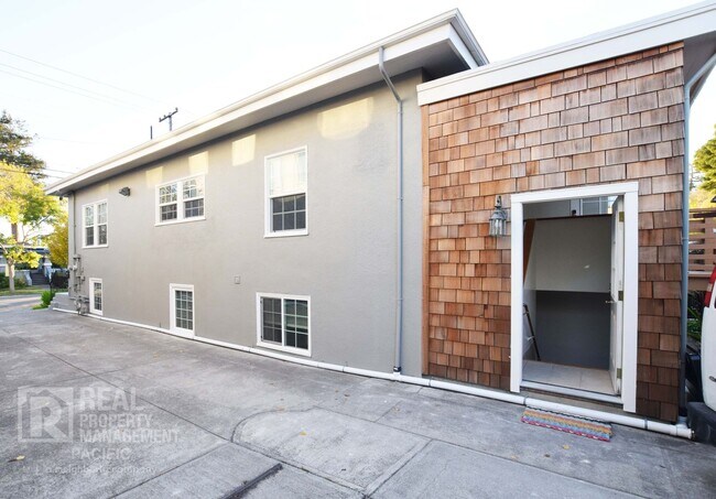 Building Photo - 1435 Parker St