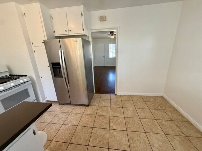 Foto del edificio - 482-482 Almond Ave