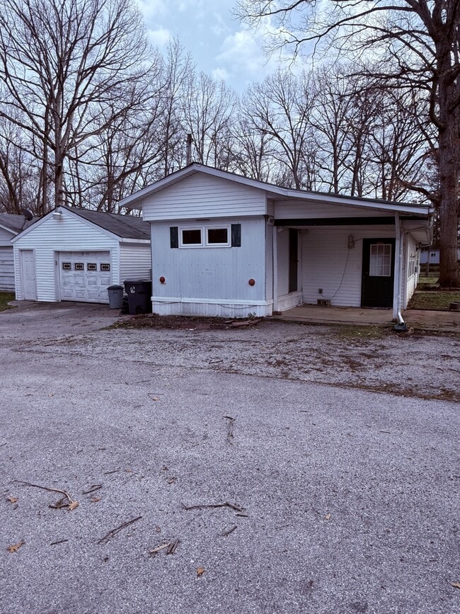 Building Photo - 11322 W Paradise Rd