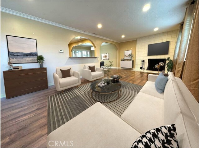 Building Photo - 2057 Royalty Dr
