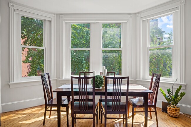 Foto del edificio - 1737 Riggs Pl NW