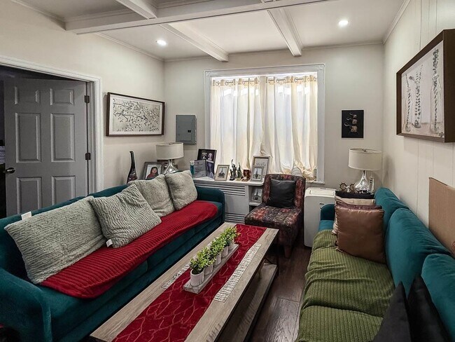 Foto del edificio - 125 Mallory Ave