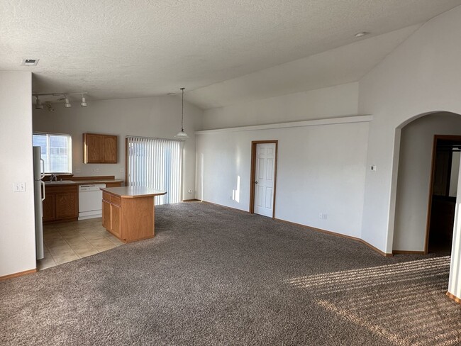 Foto del edificio - Welcoming 3-bedroom 2 bathroom in Pasco