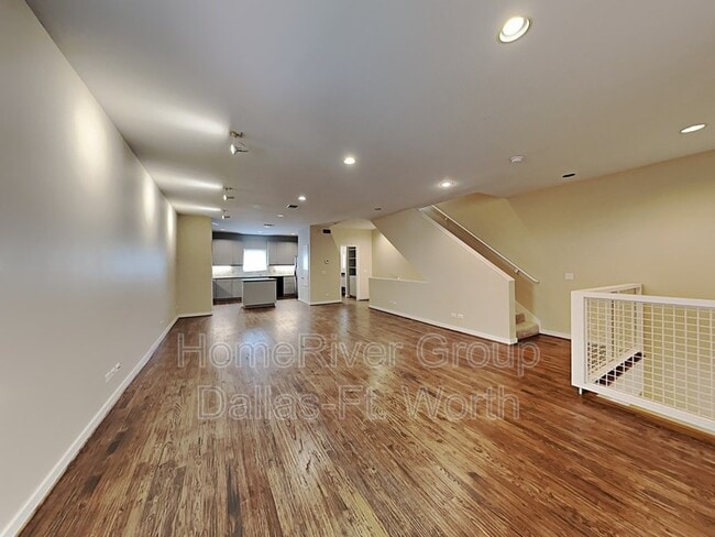 Building Photo - 2914 Woodside St