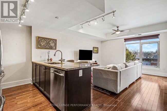 Photo du bâtiment - 131 Holland Ave