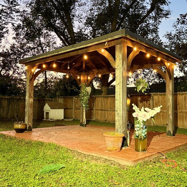 Foto del edificio - 6406 Tall Willow Dr